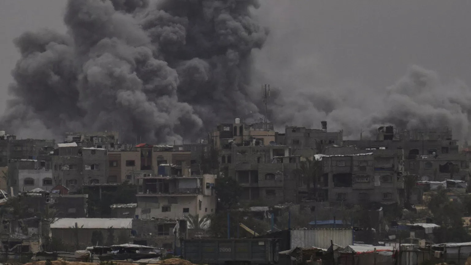 L'accesso ai siti di distribuzione degli aiuti umanitari è consentito nelle ore diurne, mentre nel resto della giornata sono considerati area di combattimento