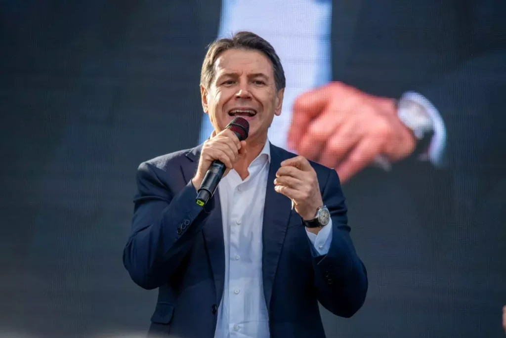 Il presidente del Movimento 5 Stelle, Giuseppe Conte, ha scritto una lettera aperta ai leader europei progressisti per chiedere di riunirsi a L'Aia nei giorni del vertice NATO, il 24 e 25 giugno prossimi