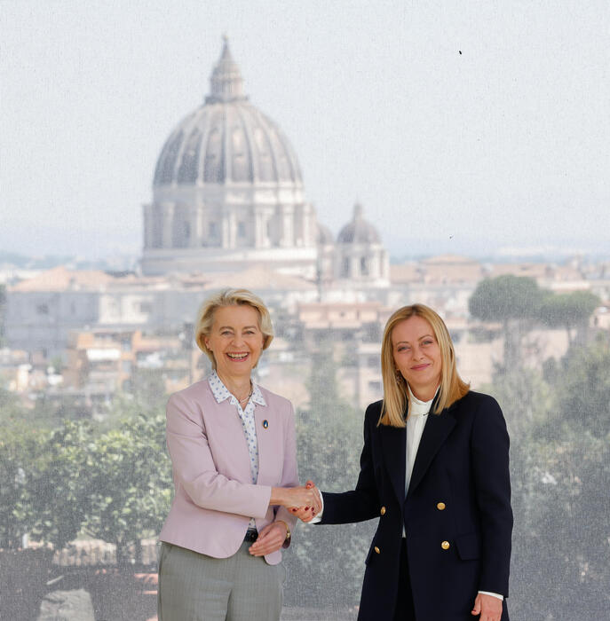 Il vertice è stato  co-presieduto dalla presidente della Commissione europea, Ursula von der Leyen e dalla premier, Giorgia Meloni