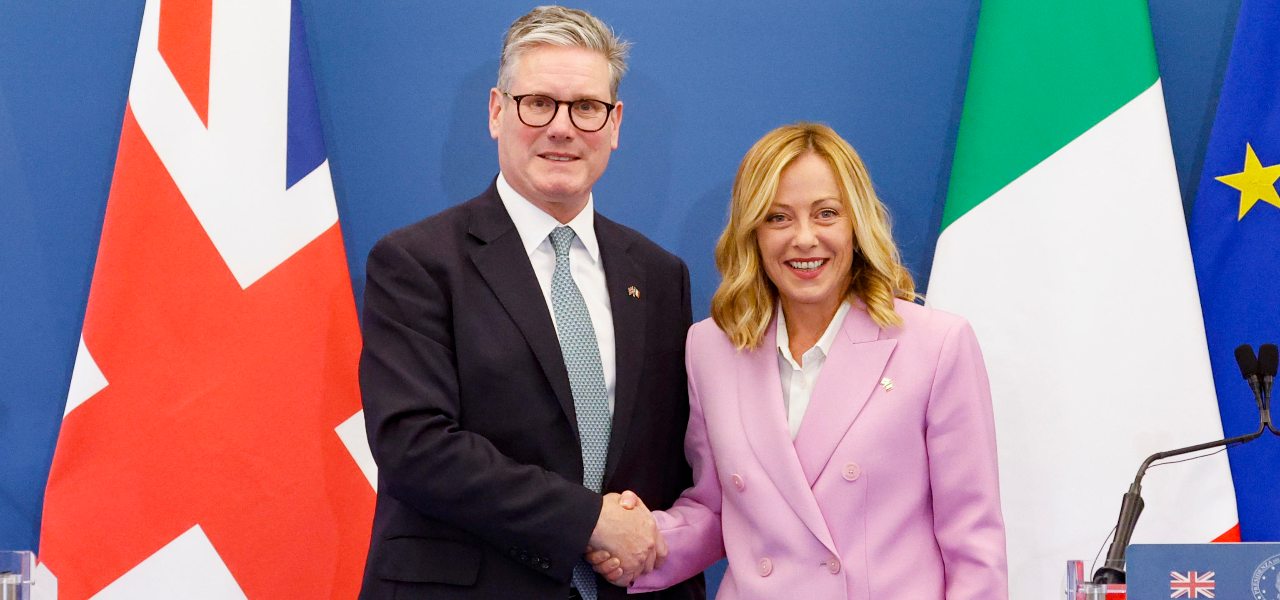Il primo ministro del Regno Unito, Keir Starmer e la presidente del Consiglio, Giorgia Meloni