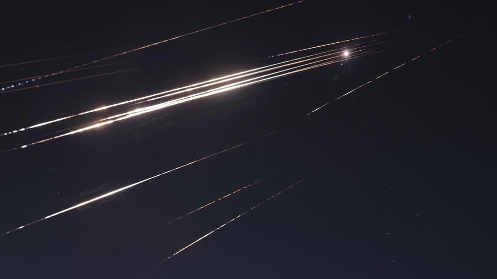 I media israeliani hanno riferito che l'Iran ha lanciato 10 missili verso le basi americane in Qatar, in risposta ai bombardamenti degli Usa contro i siti nucleari in Iran di domenica