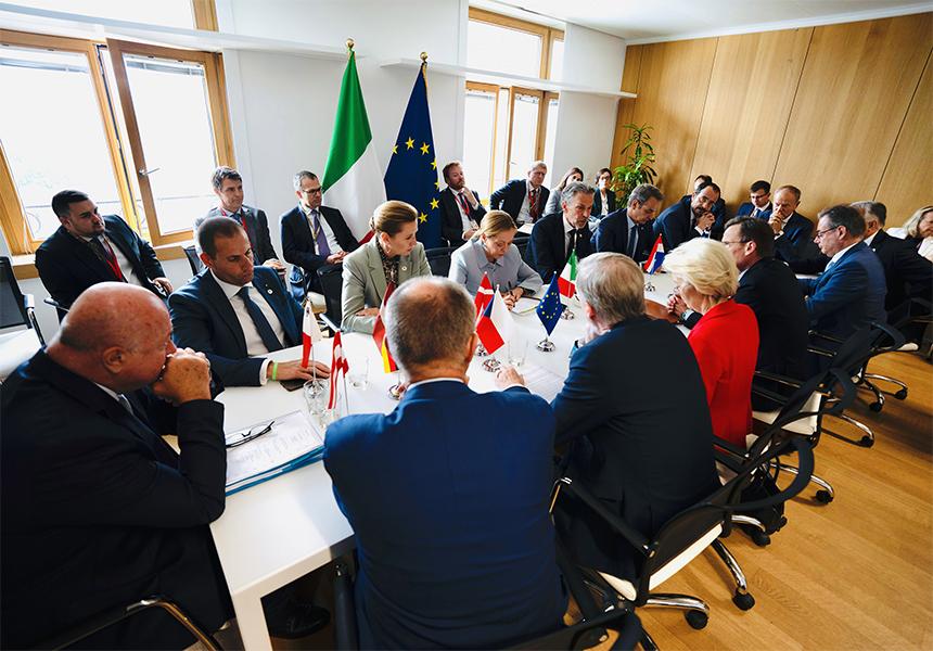 A margine del Consiglio europeo, la presidente del Consiglio, Giorgia Meloni, ha ospitato una nuova riunione informale tra alcuni degli Stati membri più interessati al tema del fenomeno migratorio