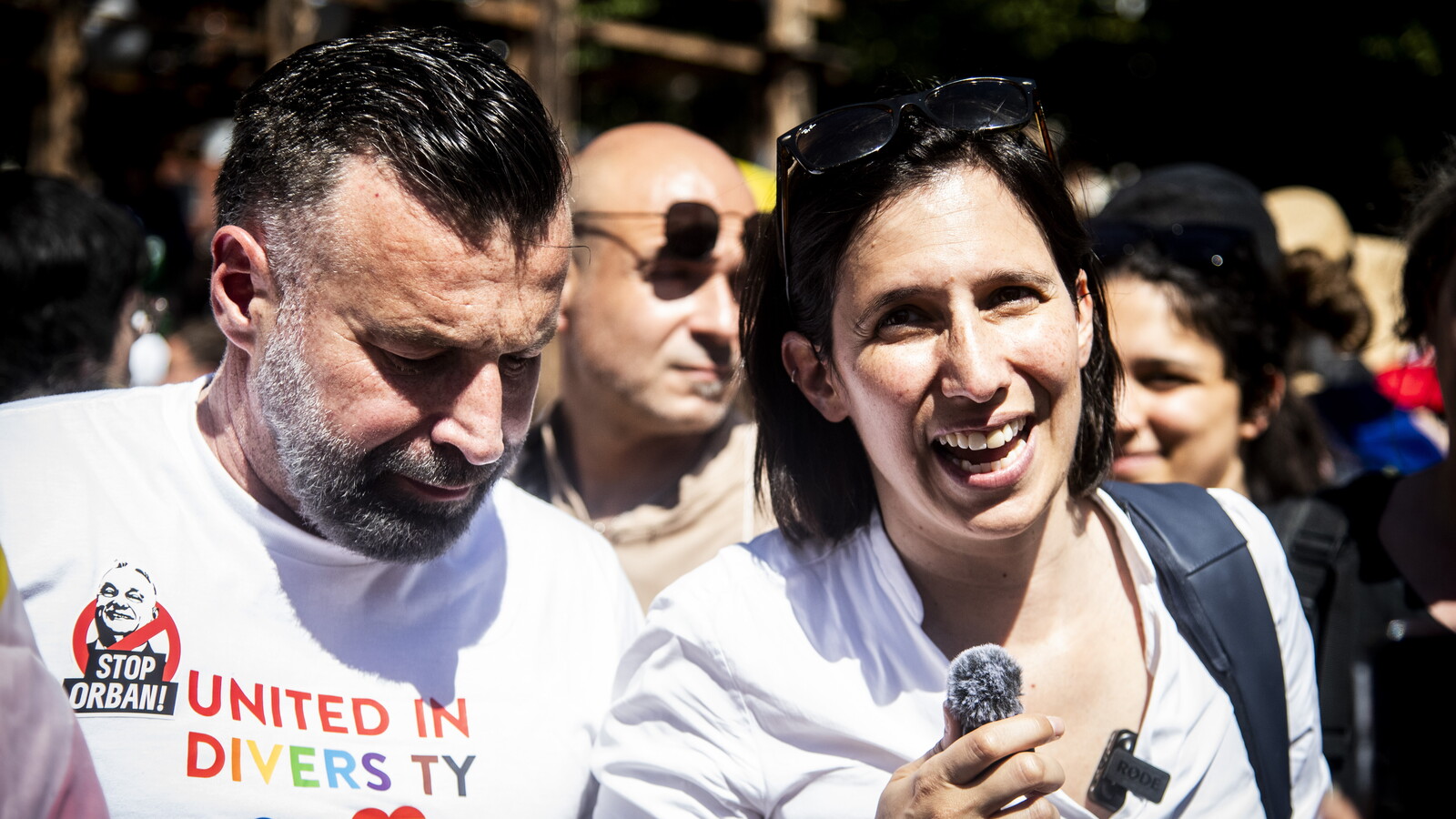 La segretaria del Pd è stata presente al Pride di Budapest, che ha portato lungo le strade della capitale magiara oltre 200mila persone, nonostante il divieto imposto dal premier, Viktor Orban