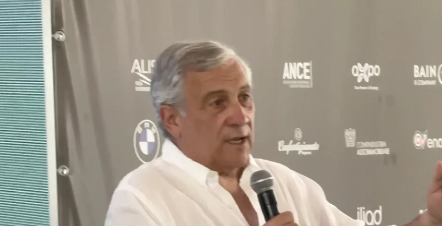 Il ministro degli Esteri, Antonio Taiani ha dichiarato: "Serve un accordo che autorizzi l'Iran ad avere una ricerca per l'energia nucleare a fini di pace e impedire che abbia la bomba atomica"